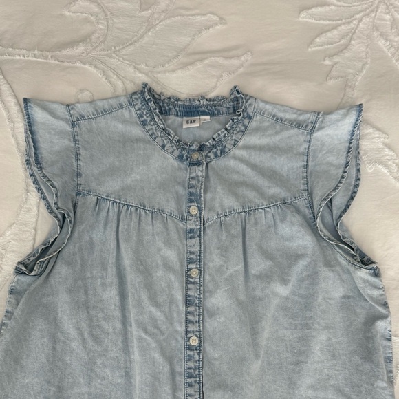 GAP Sleeveless, Denim, Button-up, Ruffled top sz Large. - Picture 6 of 6